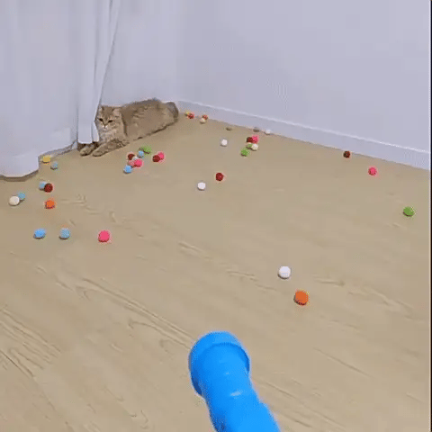 FluffyShot - Interaktives Katzenspiel mit Plüschbällen